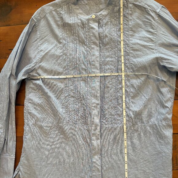 UNIQLO BLUE CHAMBRAY BUTTON DOWN PINTUCK SHIRT / BLOUSE SIZE LARGE - Picture 2 of 4